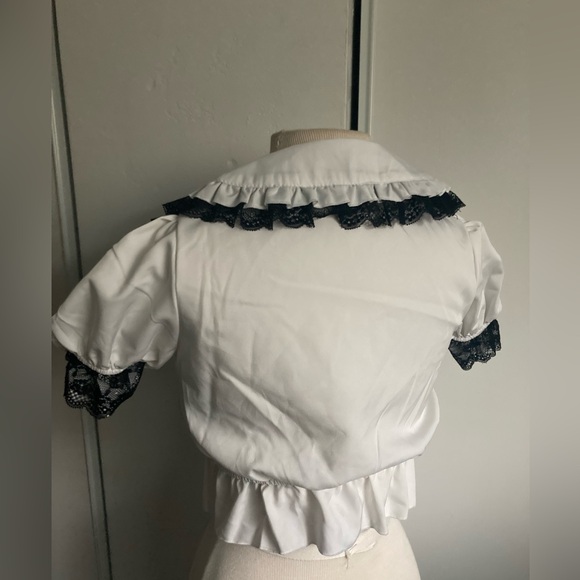 Gothic lolita puff sleeve lace ruffle blouse with heart buttons and peplum - Picture 4 of 4